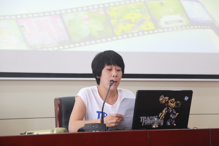 老师对新班主任做了《教育的味道》心理讲座,下午牛榕,李光贤,李欢欢