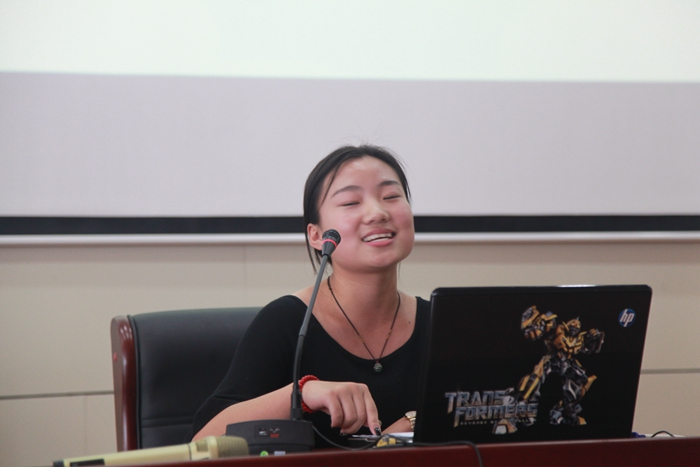 老师对新班主任做了《教育的味道》心理讲座,下午牛榕,李光贤,李欢欢